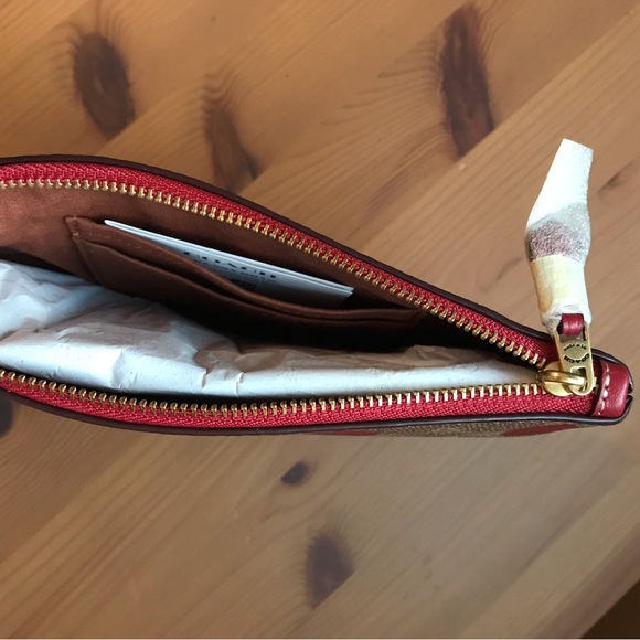 ❤️ Coach Small Wristlet In Signature Canvas With Heart Print - Picture 9 of 11